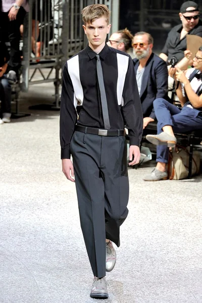 Look 37